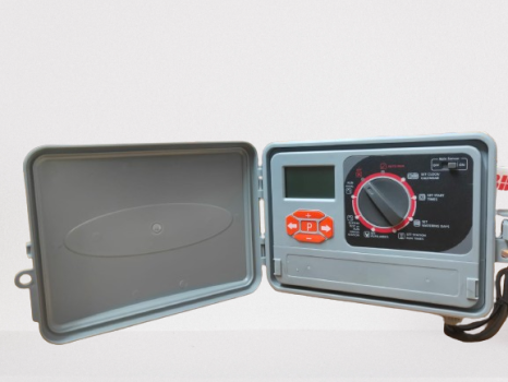 Multi-station
  irrigation controller with internal transformer